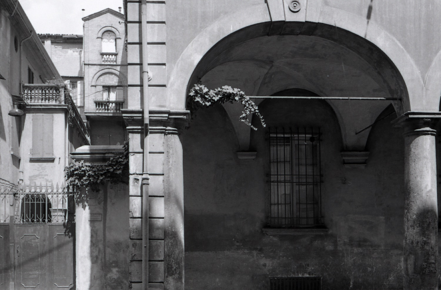 Cortile porticato di un palazzo storico italiano